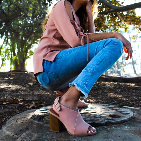 🚨LAST PAIR!!//The Ariel// blush heel - Picture 4 of 5